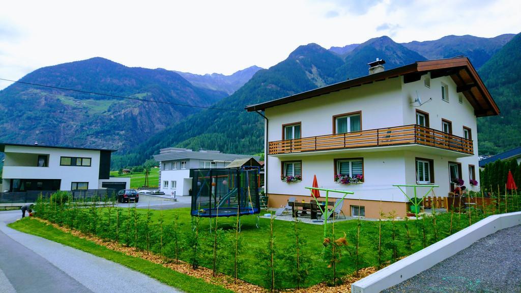 Haus Attos Apartment Umhausen Bagian luar foto